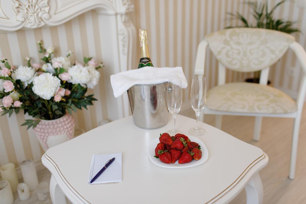 Royal Suite Apartment With Jacuzzi Sumy Ngoại thất bức ảnh
