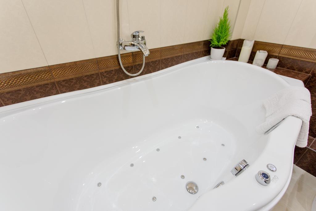 Royal Suite Apartment With Jacuzzi Sumy Ngoại thất bức ảnh