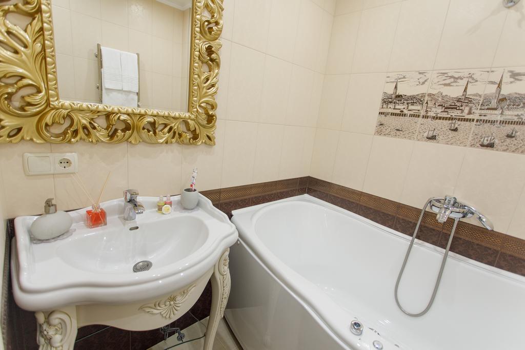 Royal Suite Apartment With Jacuzzi Sumy Ngoại thất bức ảnh