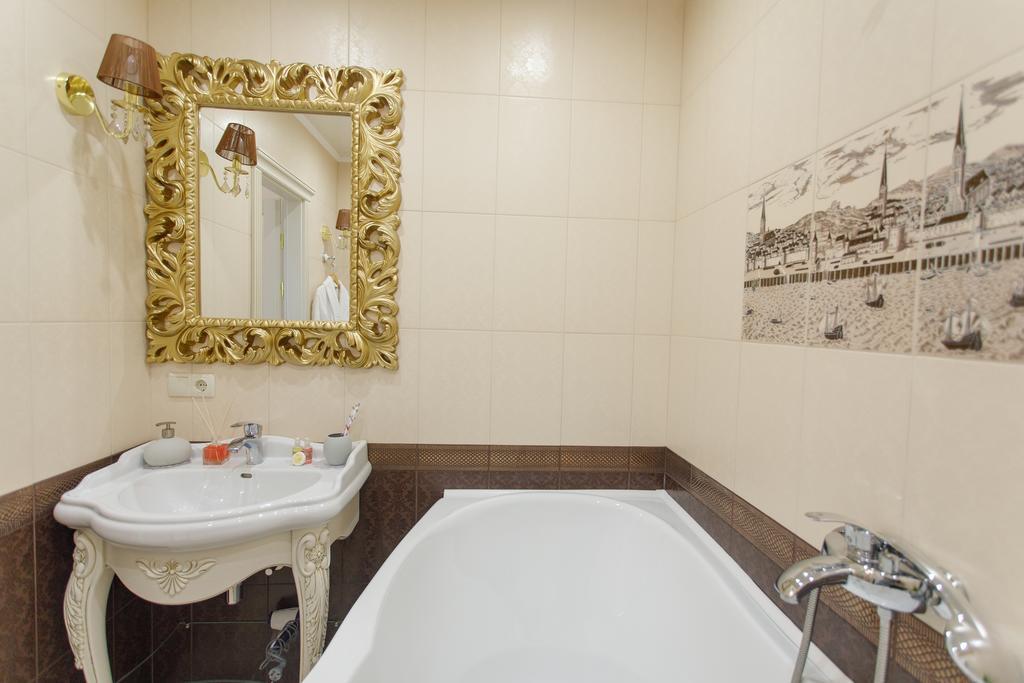 Royal Suite Apartment With Jacuzzi Sumy Ngoại thất bức ảnh
