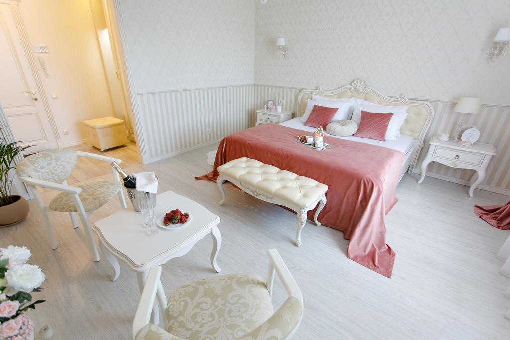Royal Suite Apartment With Jacuzzi Sumy Ngoại thất bức ảnh