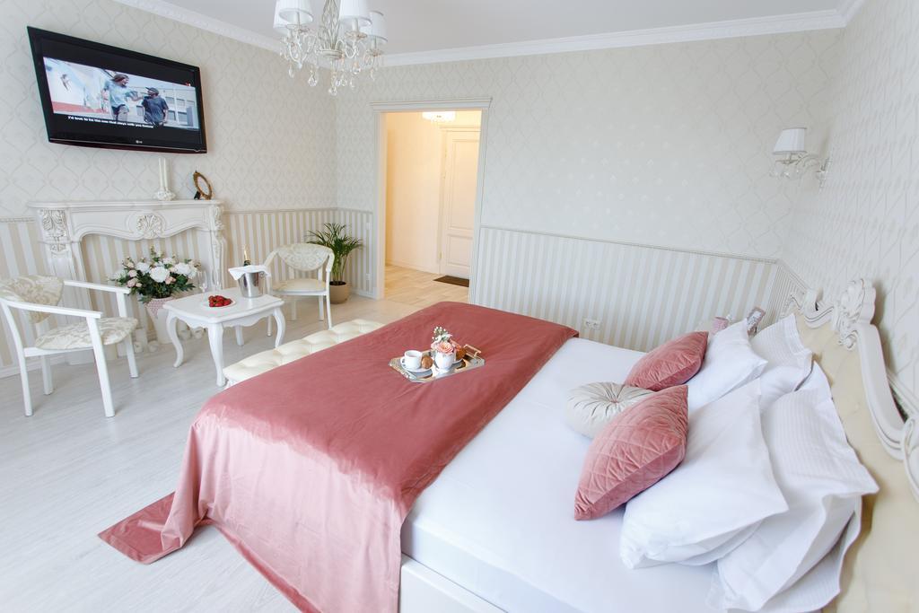 Royal Suite Apartment With Jacuzzi Sumy Ngoại thất bức ảnh
