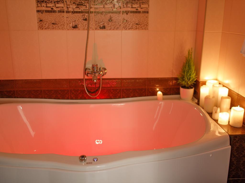 Royal Suite Apartment With Jacuzzi Sumy Ngoại thất bức ảnh